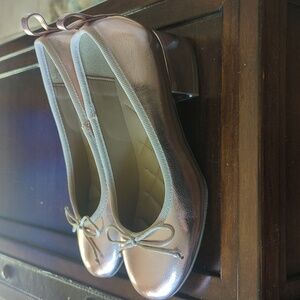 Girls Aerosoles heels, size 1, rose gold